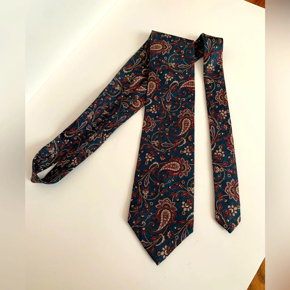 IZOD Paisley Print Silk Tie. Excellent Used Condition! - Picture 1 of 4
